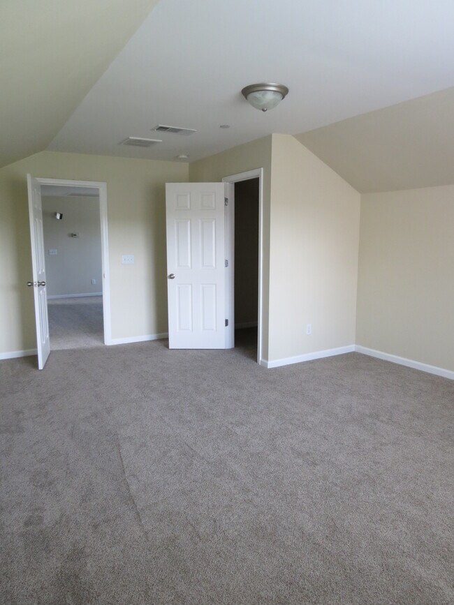 Building Photo - 4524 Sawmill Pl