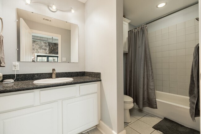 Building Photo - 104 Moody Ave