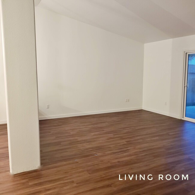 Living Room - 5320 Manor Ridge Dr