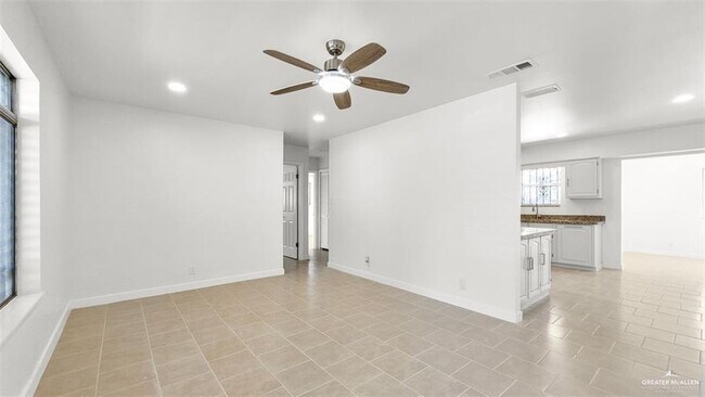 Building Photo - 206 E Dunkin Cir