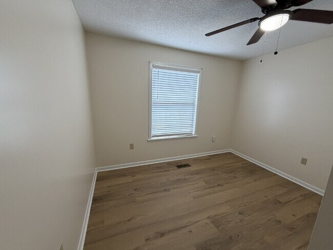 Building Photo - Townhouse for Rent