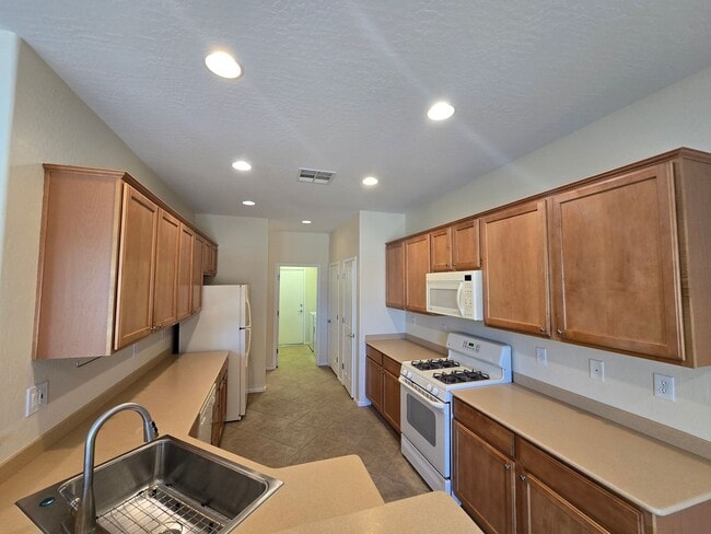 Building Photo - A Fabulous 3 Bedroom Home in Sun City Aliante 55+ Community