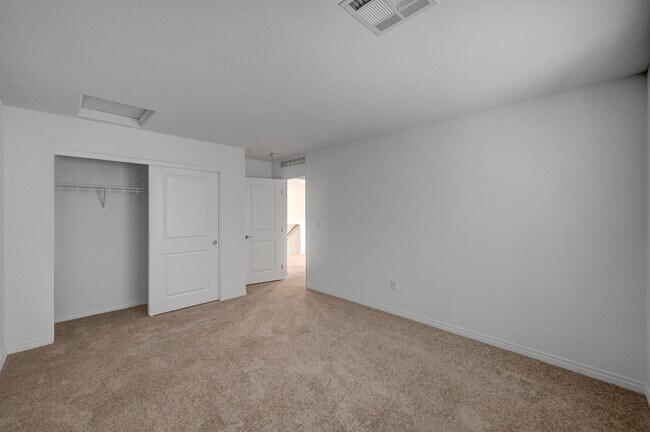 Building Photo - 630 Great River Ave