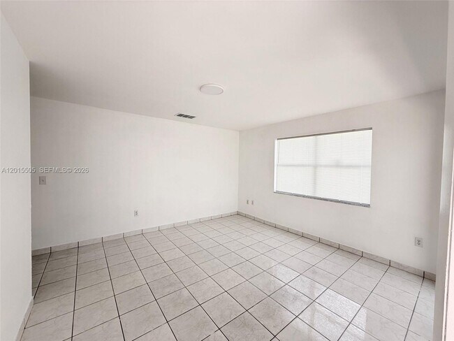 Building Photo - 2645 SW 28th Ct