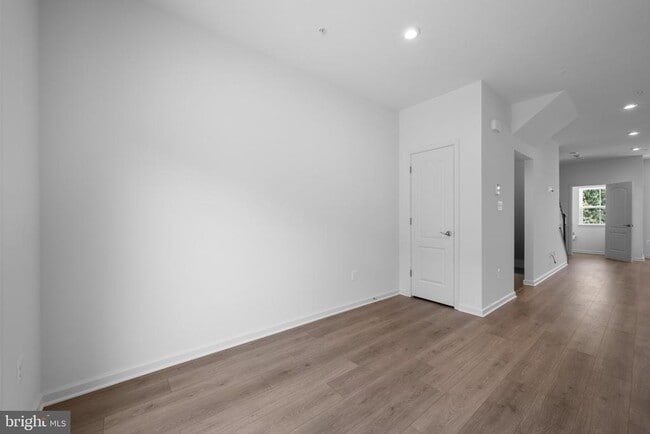 Building Photo - 8263 Longford Rd