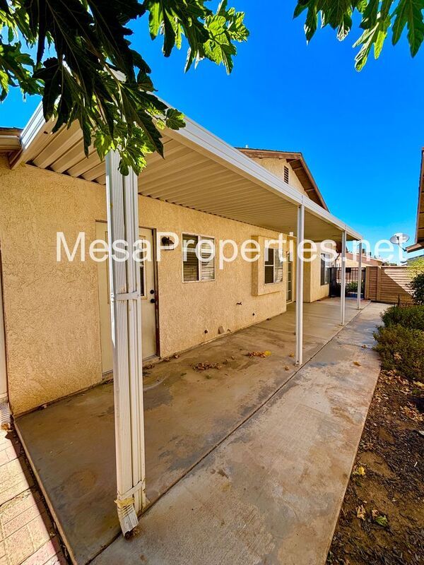 Building Photo - 15819 Cedarwood Pl