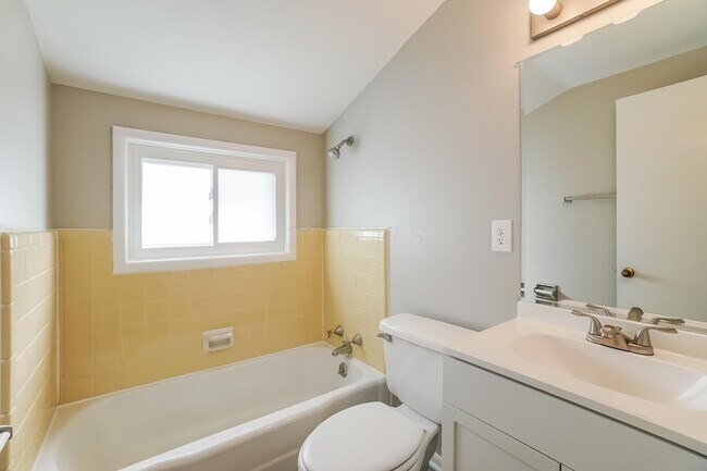 Building Photo - 298 Pineview Dr