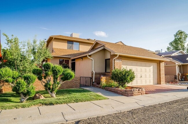 Building Photo - One of a kind Furnished Home with gorgeous back yard!