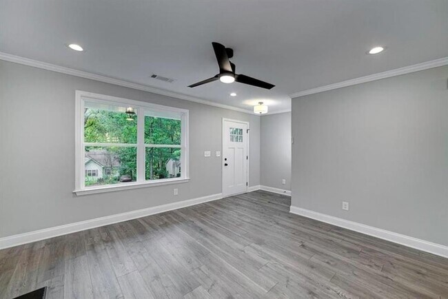 Building Photo - 6290 Akins Way