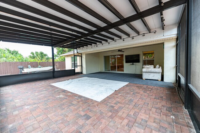 Building Photo - 3651 SW Dellamano St