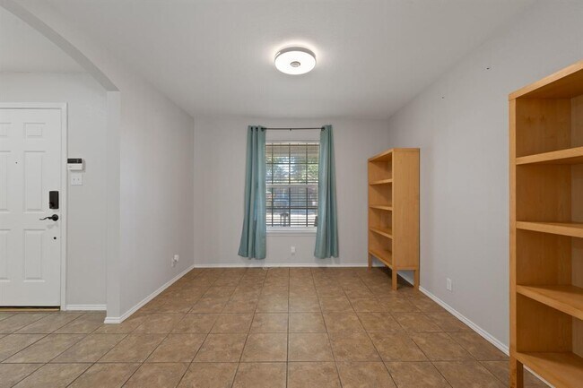 Building Photo - 108 David Dr