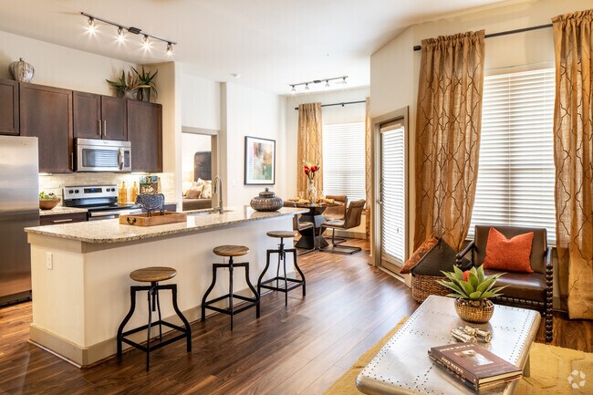 2BR,2BA-1094 Square Feet - The Royce at 8100