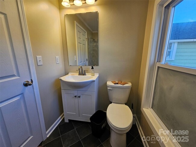 Building Photo - 208 W Main St