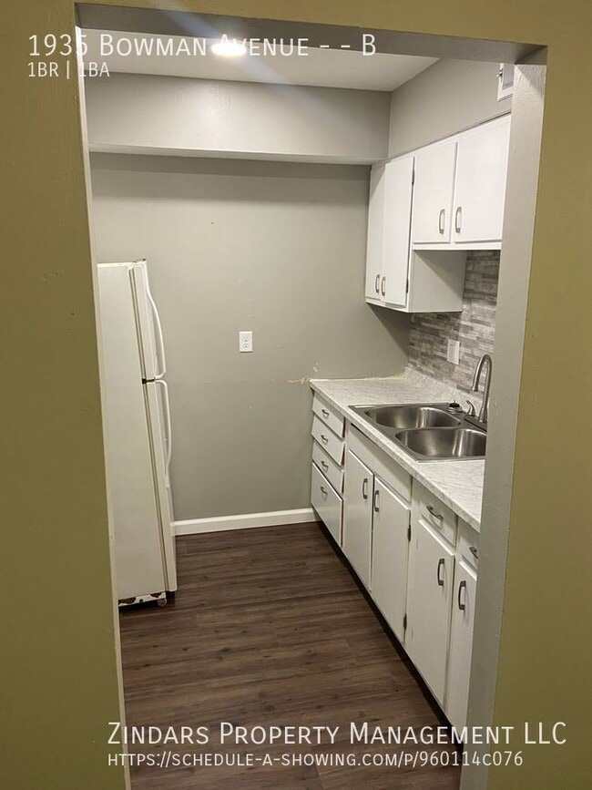 Building Photo - 1935 N Bowman Ave