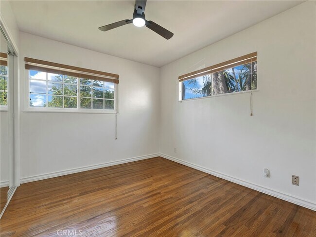 Building Photo - 10918 Reseda Blvd