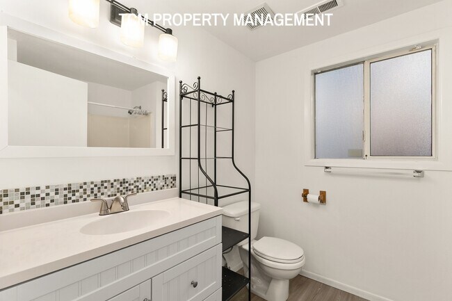 Building Photo - 15703 Midvale Ave N