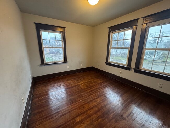 Building Photo - 1003 Main-E