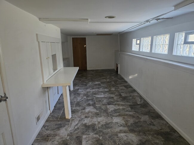 Building Photo - 916 Cherokee Ave