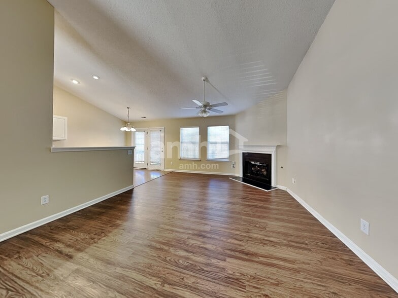 Building Photo - 919 Pebblestone Dr