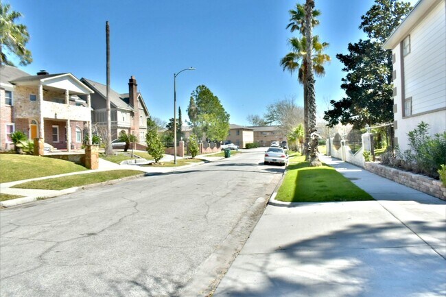 Building Photo - 2524 Binz St