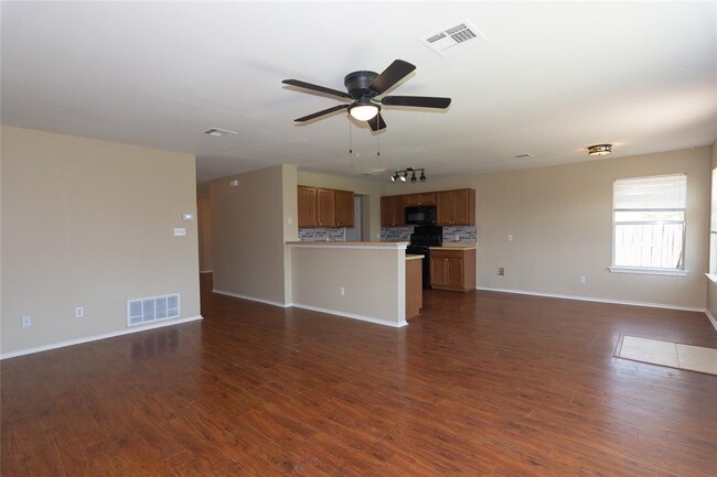 Building Photo - 245 Shale Dr