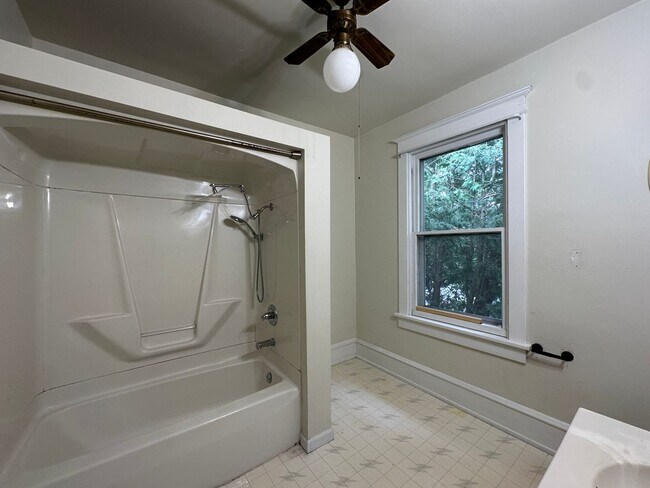Building Photo - Timeless 3 Bedroom House!