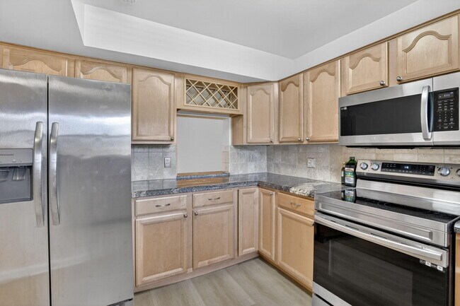 Building Photo - 2520 Van Buren St
