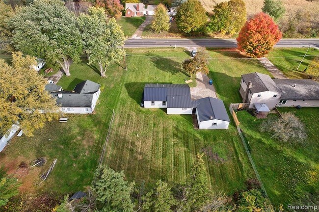 Building Photo - 1445 N Seymour Rd