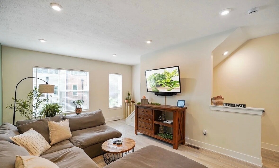 Building Photo - 2125 Coretta Way