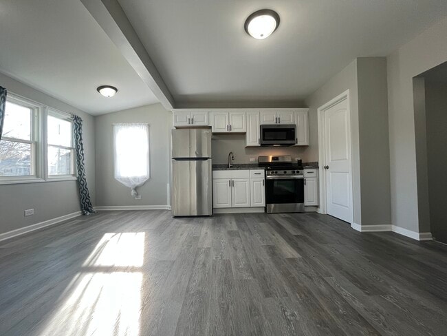 Building Photo - 1204 N Park St