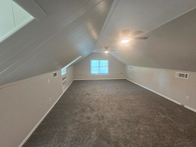 Building Photo - 1539 Brookside Dr