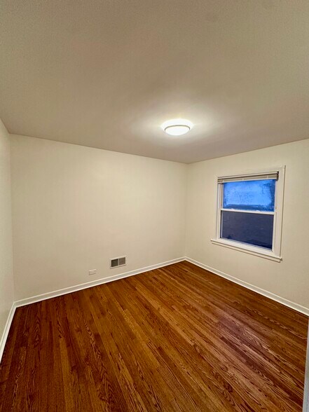 Building Photo - 6113 N Kedzie Ave