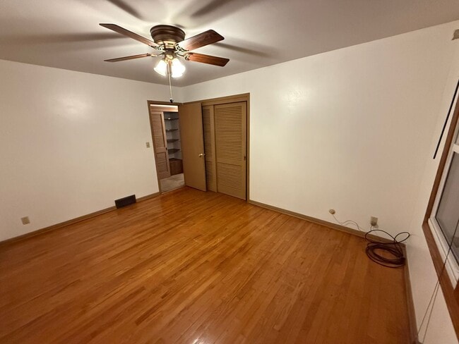 Building Photo - FOR RENT! Spacious 3-Bedroom Home with Garage & Large Yard – Davenport, IA