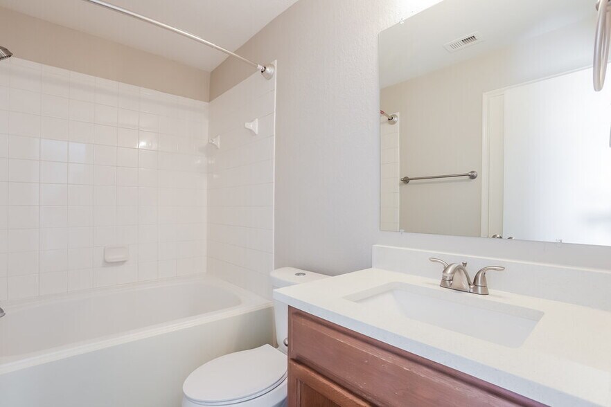 Building Photo - 20619 Tayman Oaks Dr