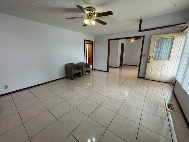 Building Photo - 1417 Matthew Dr