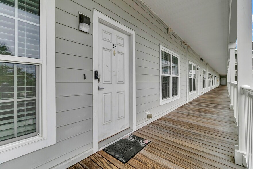 Building Photo - 2393 Folly Rd