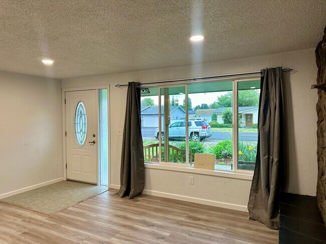 Building Photo - Updated 3bd/2BA South Suburbs Home with RV Parking, Large Yard & Garage
