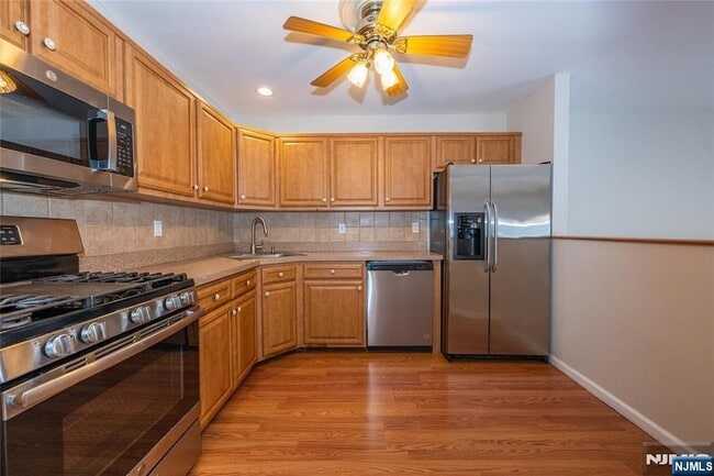 Building Photo - 63 Hickory Way