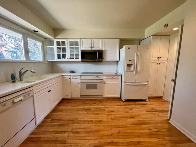 Building Photo - Stunning 4-Bedroom Single Family Home in Wyncote! Available NOW!