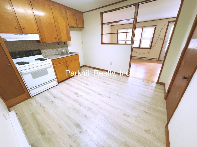 Building Photo - 20 Oakwood Dr