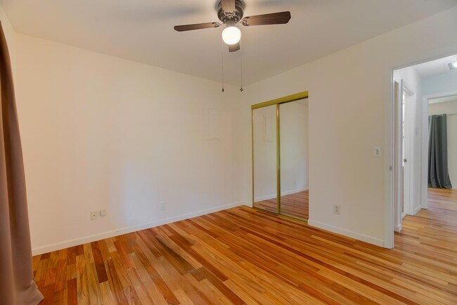 Building Photo - 11735 150th Ct N