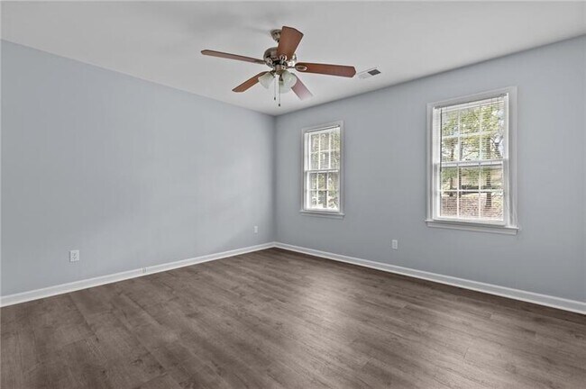 Building Photo - 4019 Shady Dr NW