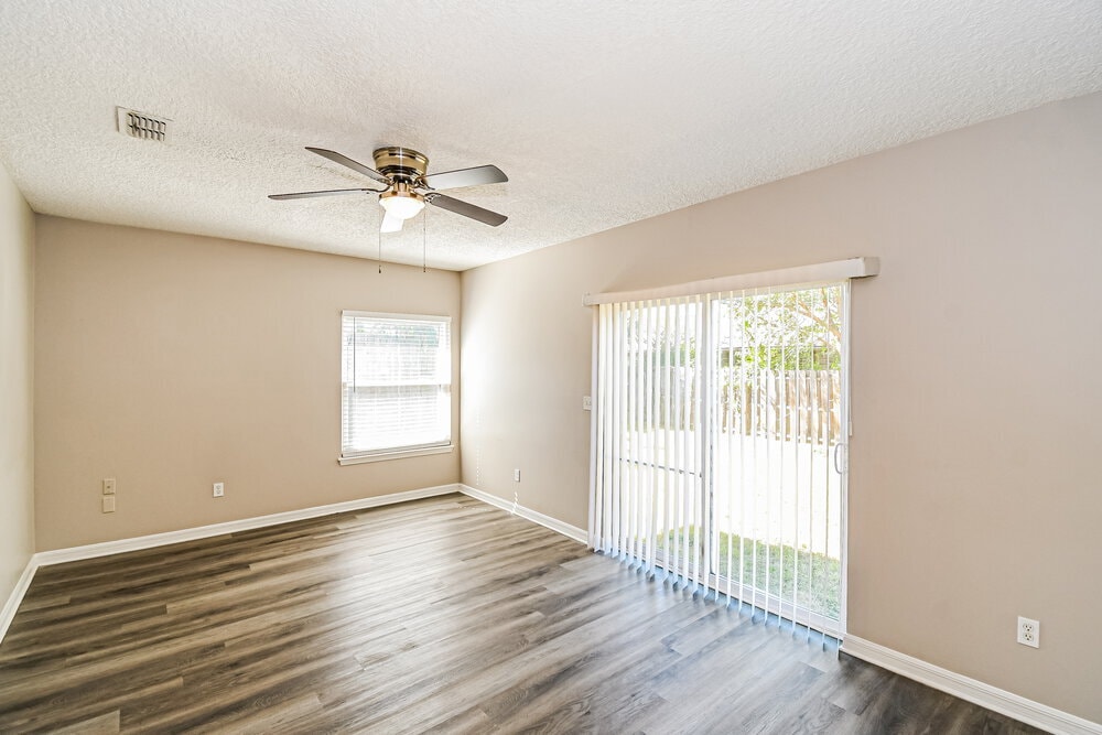 Building Photo - 810 Hardwood St