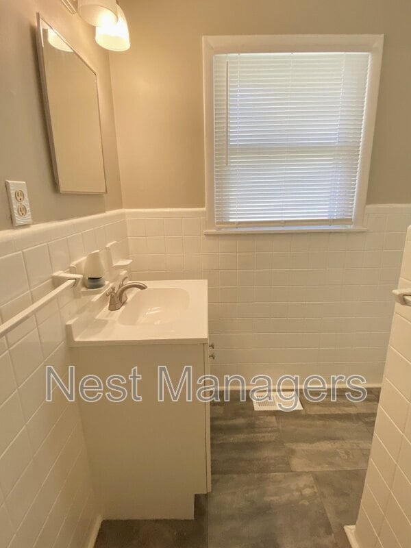 Building Photo - 3808 Hartwell Rd