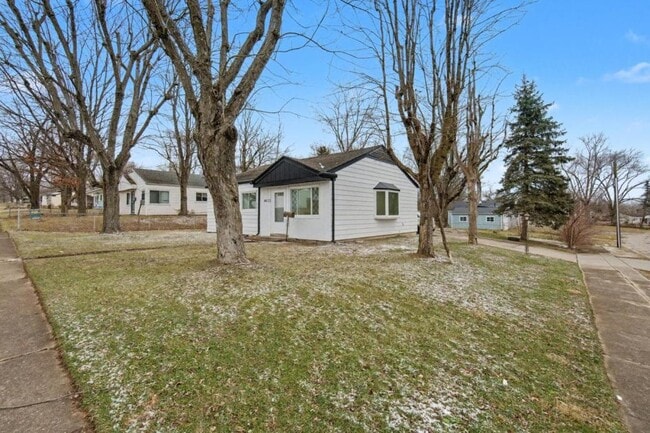 Building Photo - 4472 Curundu Ave