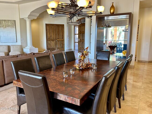 Building Photo - 5711 W Linda Ln