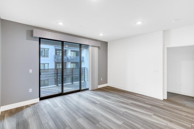 Building Photo - 3578 Rambla Pl