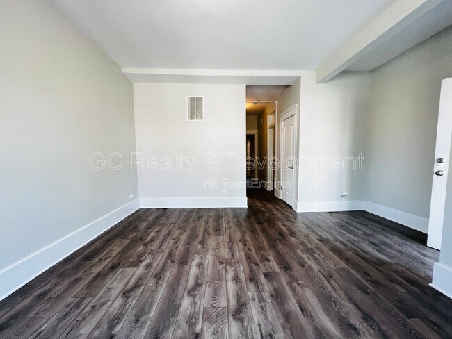 Building Photo - 6401 S Eberhart Ave