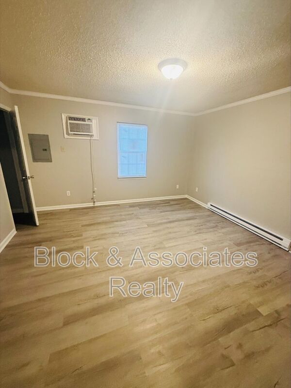 Building Photo - 118 N McCrary St