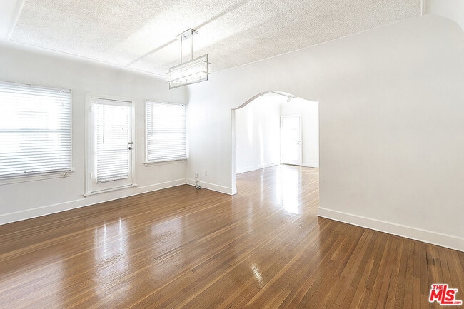 Building Photo - 143 S Mansfield Ave